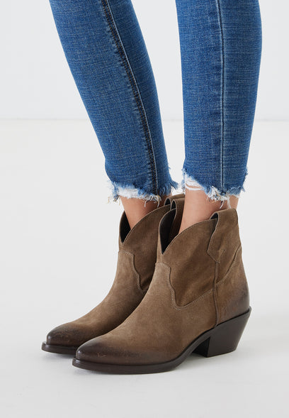 Gigi Women's Suede Ankle Boots Sand