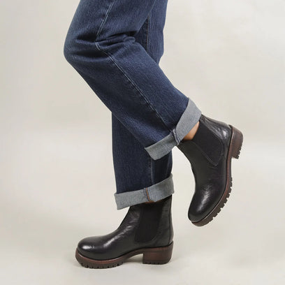 Ria Women's Leather Chelsea Boots Black