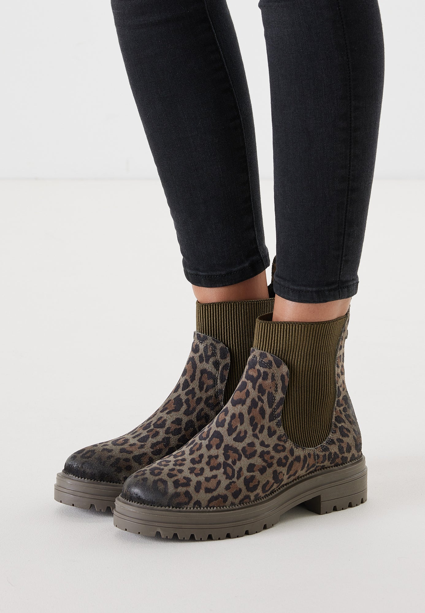 Leopard chelsea store boots womens